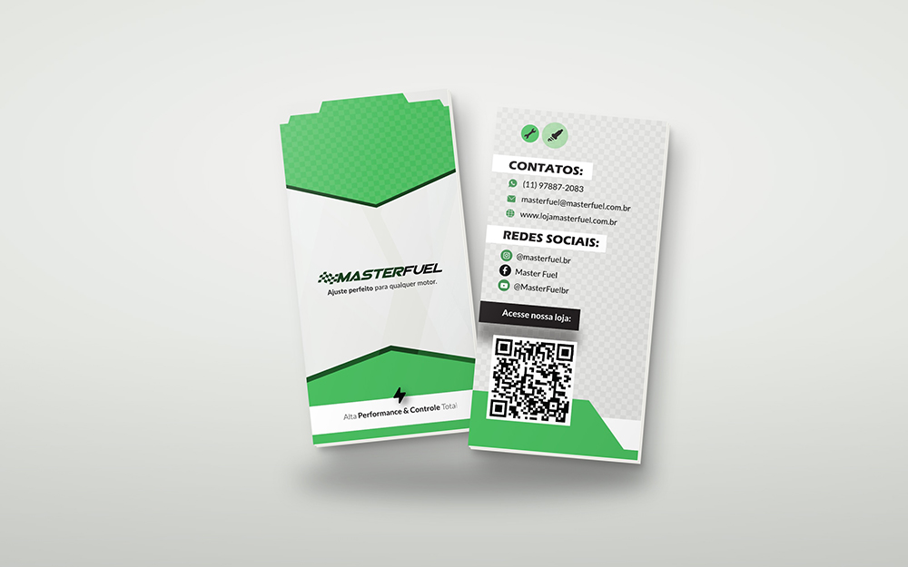 Folder MasterFuel fechado, capa e contracapa com contatos e QR code