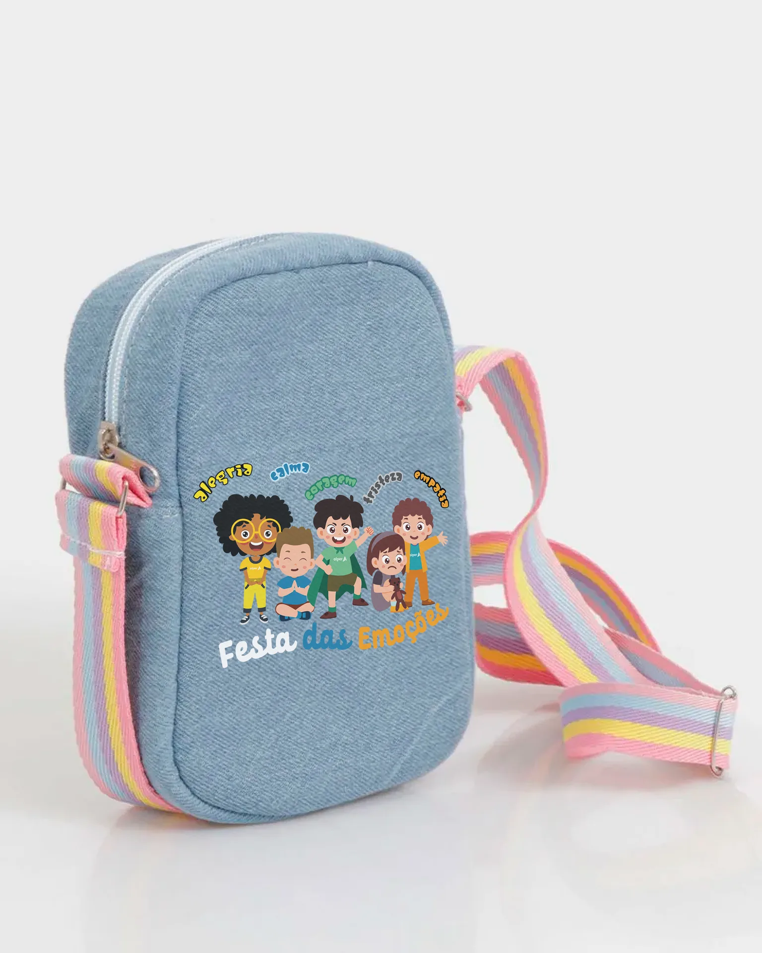 Segundo modelo da bolsa da Festa das Emoções, com a turma impressa