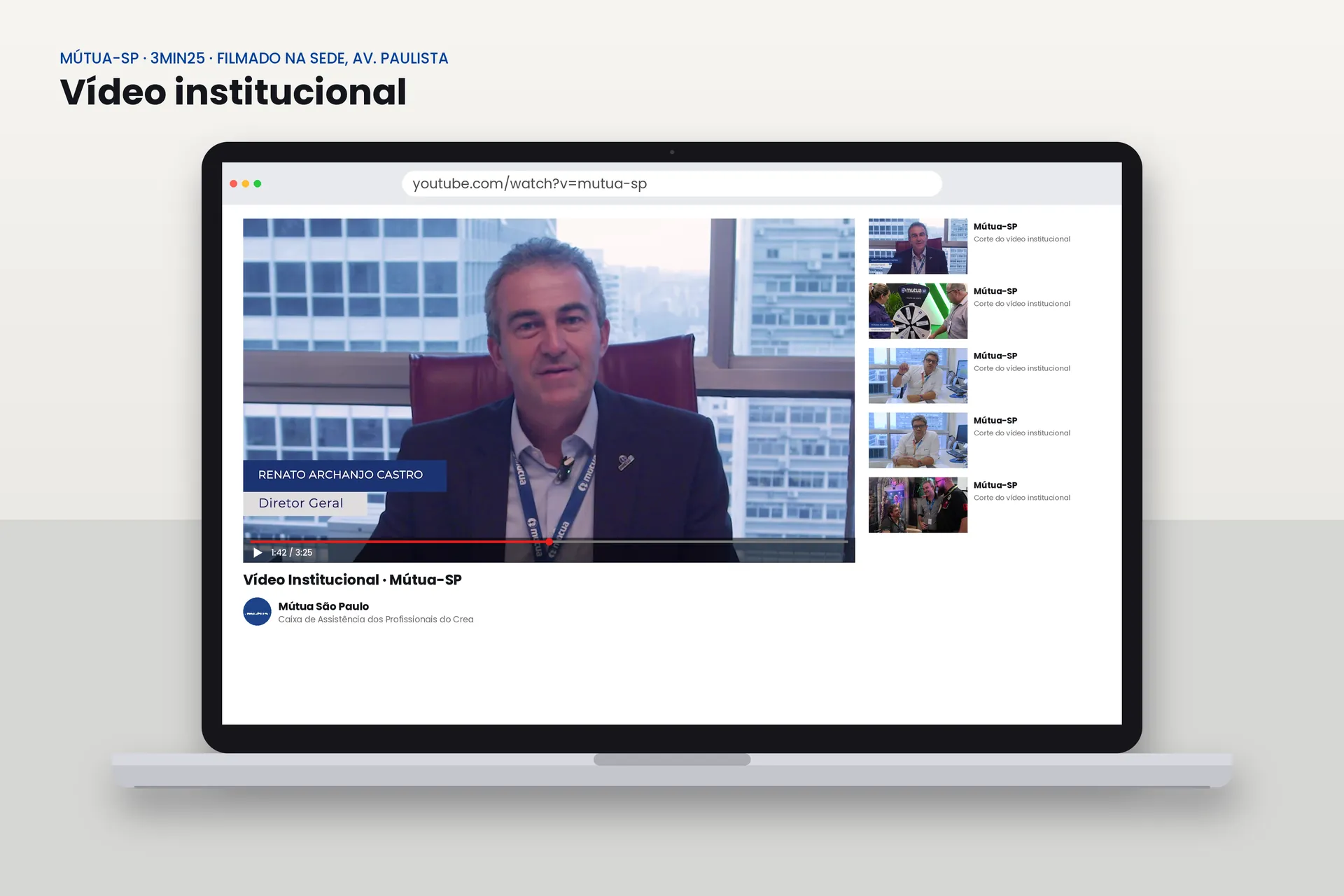 O vídeo institucional da Mútua-SP no player do YouTube, no notebook